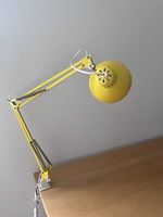 Gelbe Schreibtischlampe