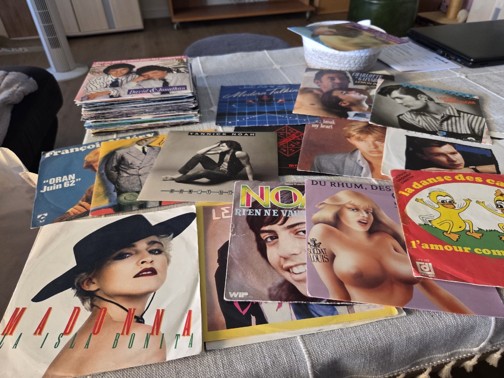 Schallplatten: lot de 45 tours – Neu (gemäss Beschreibung) aus la Chaux-de-Fonds von Firenze6 5