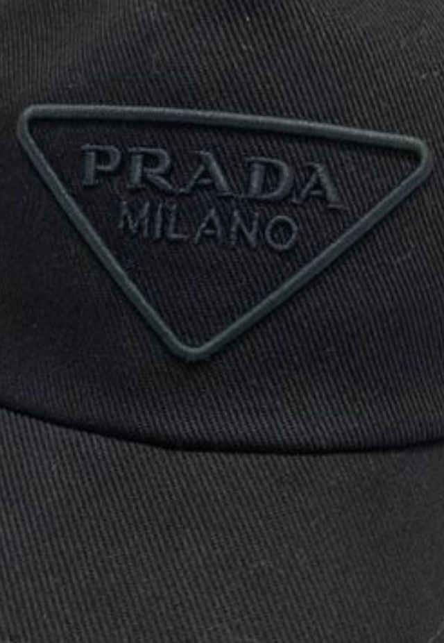 Prada Copricapi, berretti & cappellini: Prada hut 57 – Usato da Paradiso venduto da Kayakara