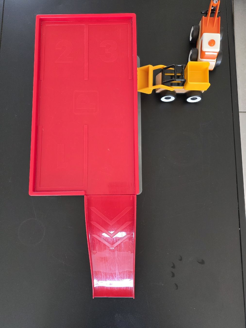 Ikea Giocattoli: IKEA Garage mit Autos, Top Zustand! – Usato da Solothurn venduto da Zoonja 5
