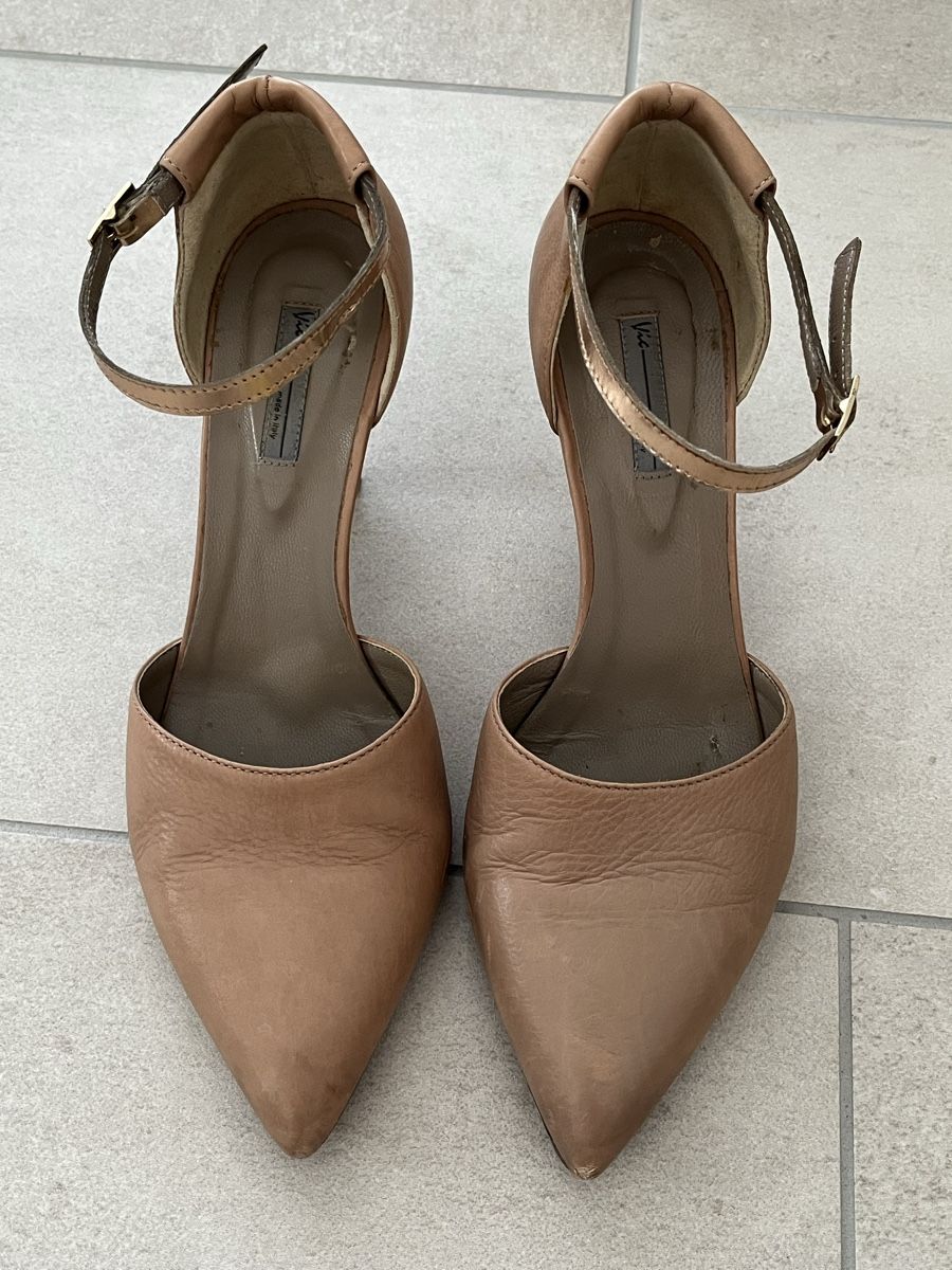 Damenschuhe: Leder Pumps von Vic – Gebraucht aus Nänikon von aoe_22fy
