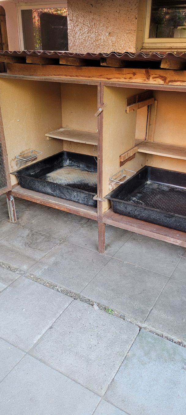 Cages, transport & sécurité: Holz-Kleintiergehege mit 3 Abteilen – D'occasion à Frauenfeld par ricola22 2
