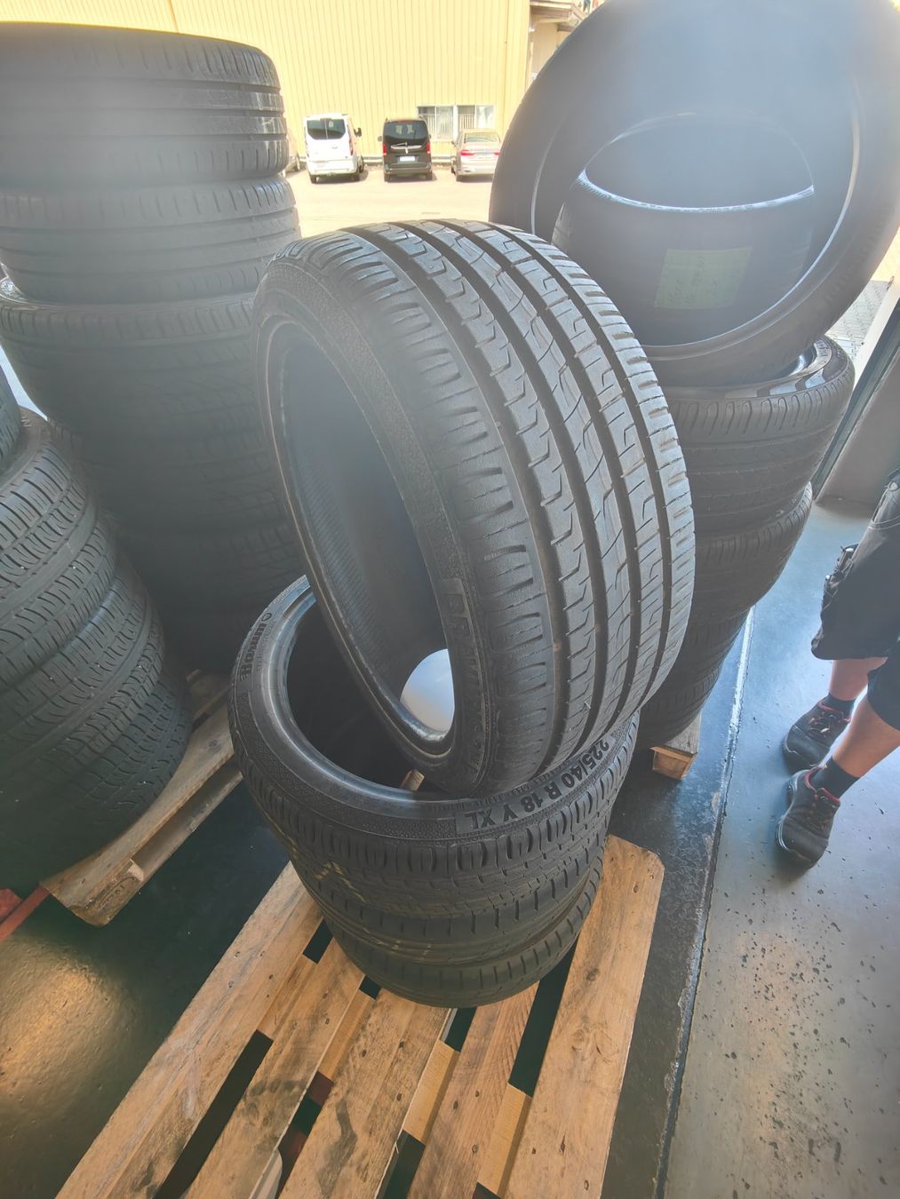 Pneus & Kompletträder: 225/40 R18 Sommerreifen – Gebraucht aus Oberengstringen von Reifen-Lagerverkauf