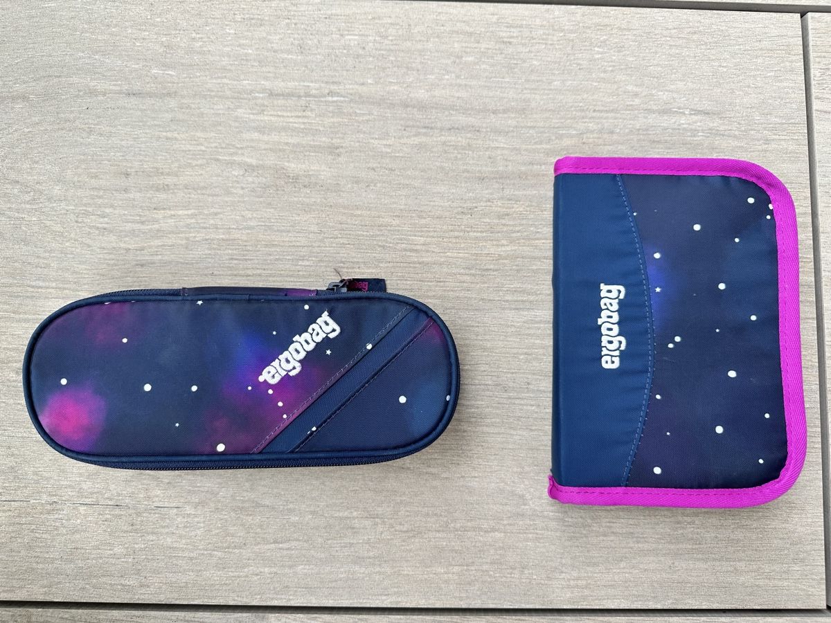 Ergobag Astucci : Ergobag Federmäppchen / Etui - Set Bärlaxy – Usato da Bäch SZ venduto da MonaBe