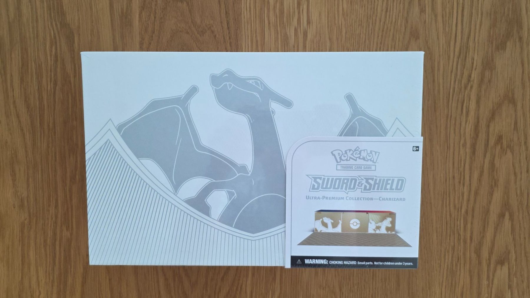 Pokémon Carte collezionabili: Sword & Shield Ultra-Premium Collection - Charizard – Nuovo e nell'imballaggio originale da Allschwil venduto da KlNGPlN
