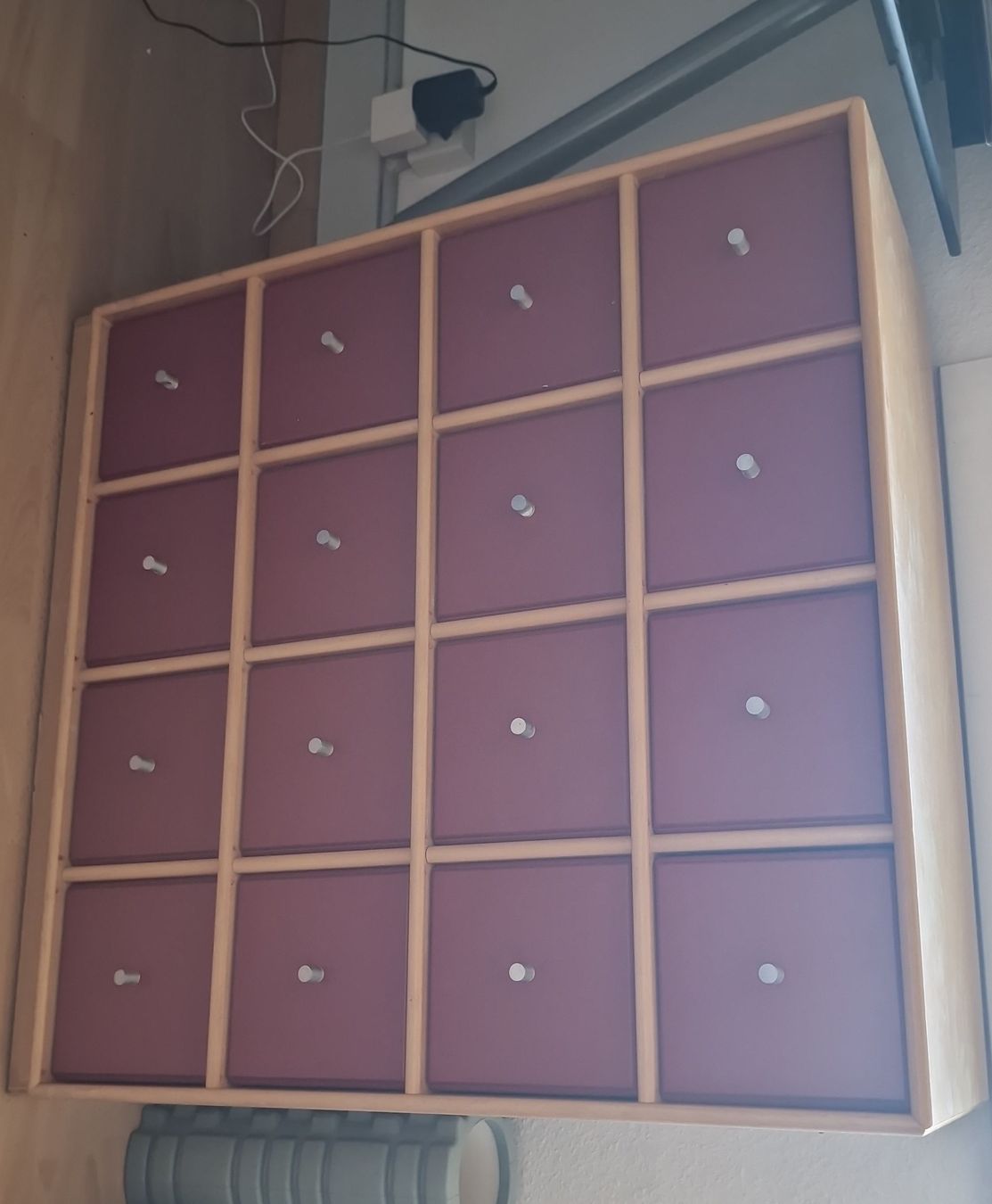 Cassettiere: Robustes CD Möbel mit 16 Schubladen Holzrahmen. – Usato da Bern venduto da mic_5fd9 1