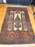 Seidenteppich mit floralem Muster gebraucht guter Zustand