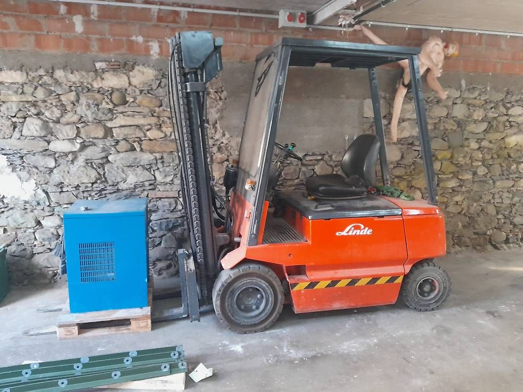 Linde Carrelli elevatori e a forche: Elektrostapler Linde mit neuwertiger Batterie – Usato da Ossingen venduto da BCM-40