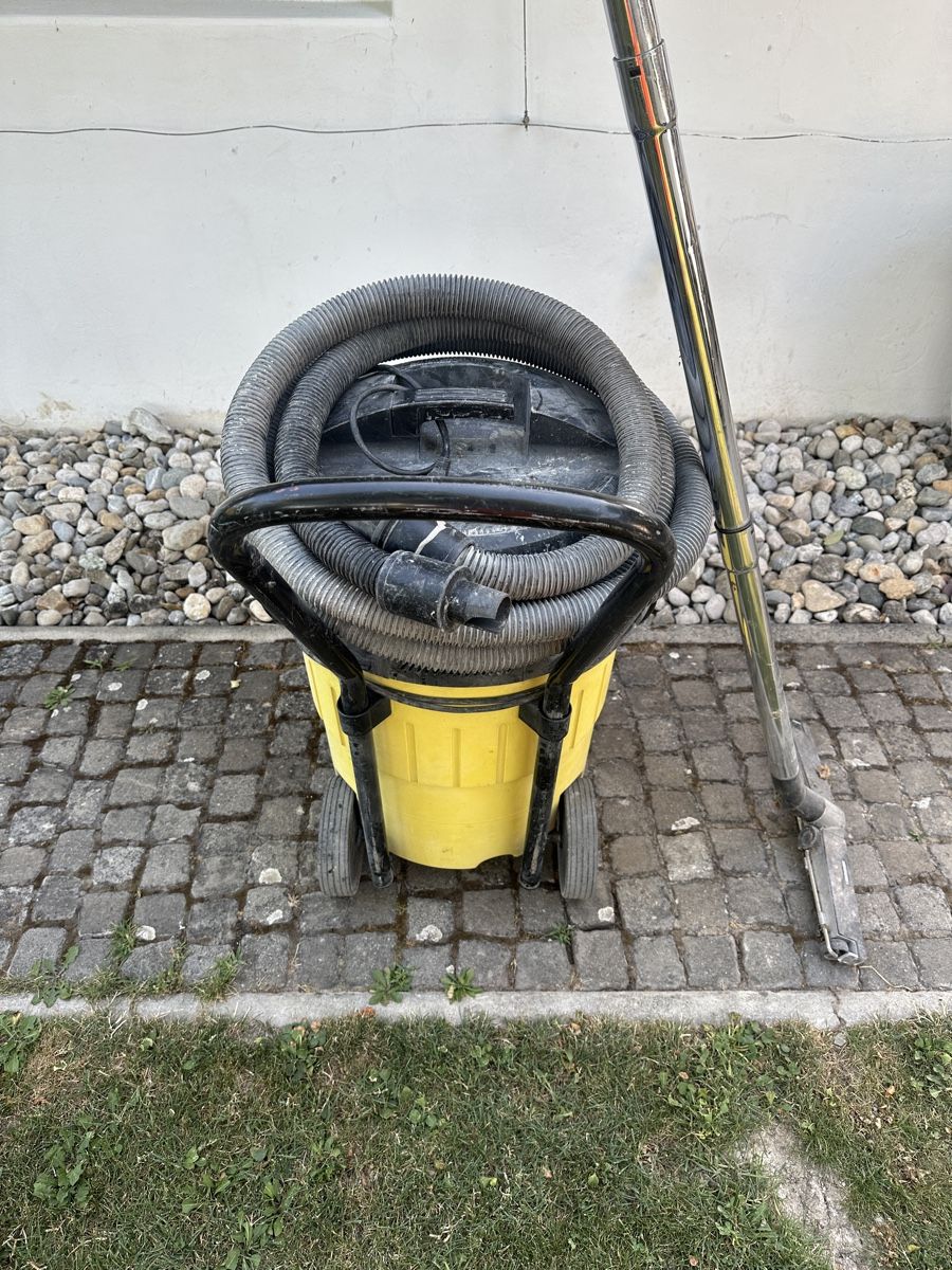 Kärcher Aspirateurs & Accessoires: Kärcher NT700 Staubsauger – D'occasion à Gampelen par inf_rng8 2