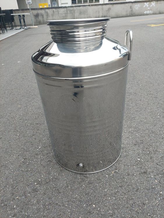 BELVIVERE 18/10 Stainless Steel Oil Container Made in Italy with Outlet Tap and Gasket (50 Litres BELVIVERE 18/10 Stainless Steel Oil Container Made in Italy with Outlet Tap and Gasket (50 Litres