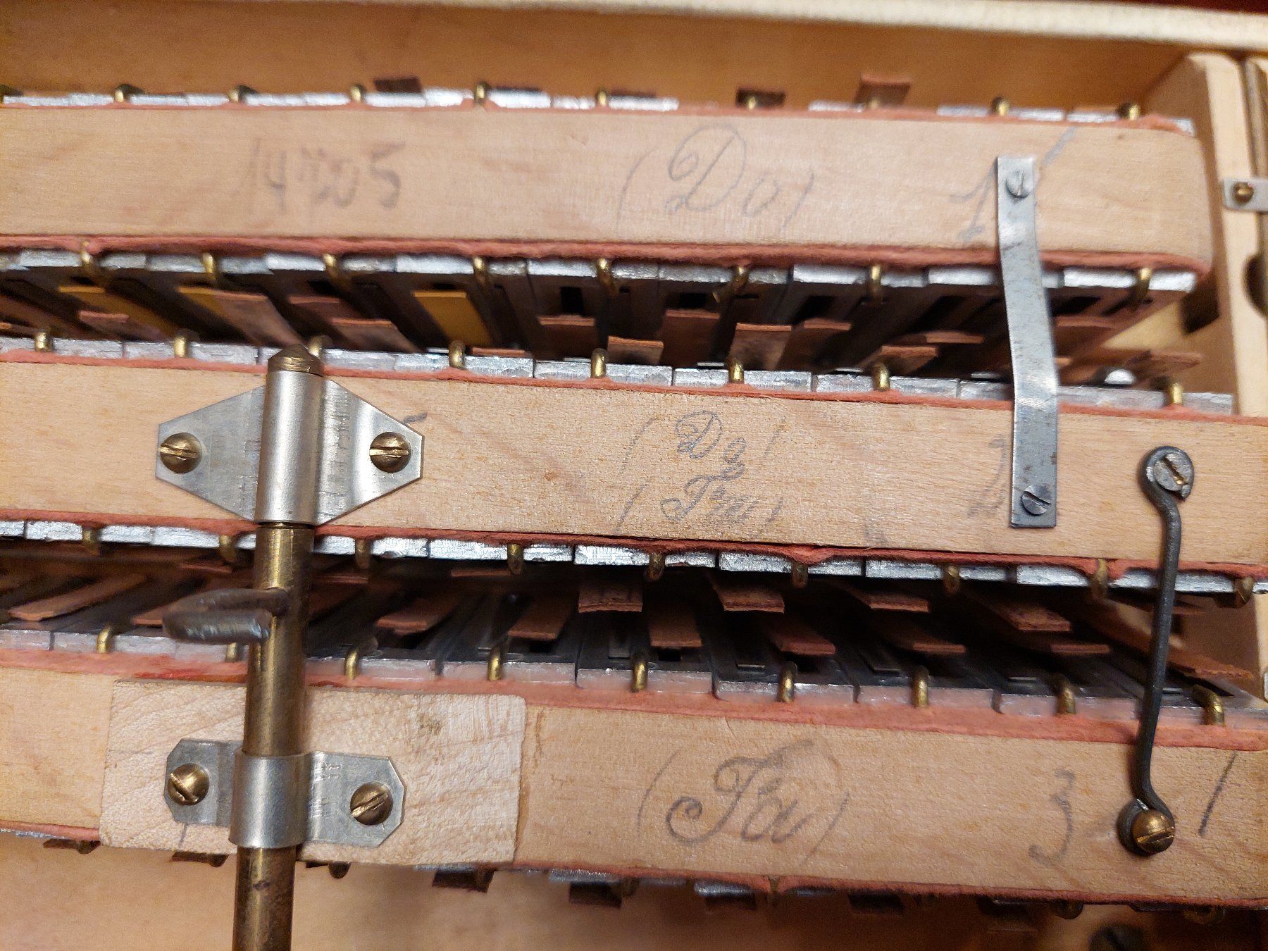 Musikinstrumente: Hercule Handorgel mit Dix-Stimmen / Verm. Schweizer Fabrikat – Defekt aus Davos-Platz von musikhauskollegger 4