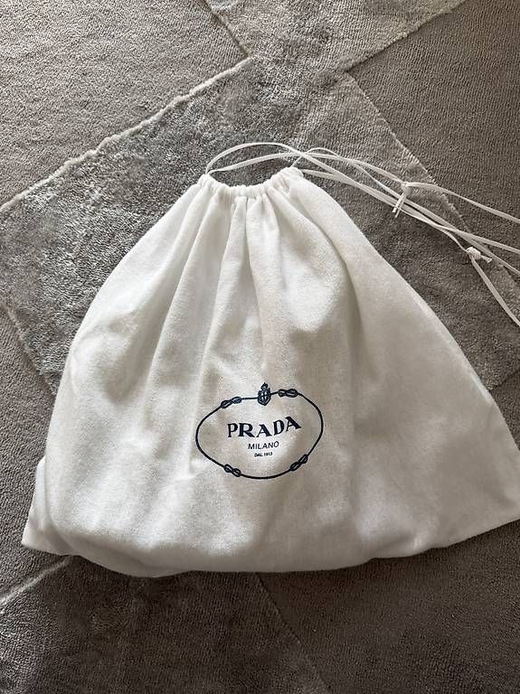 Prada Taschen für Damen: Prada Re-Edition 2000 – Neu und originalverpackt aus Hüntwangen von sue_72p6 1