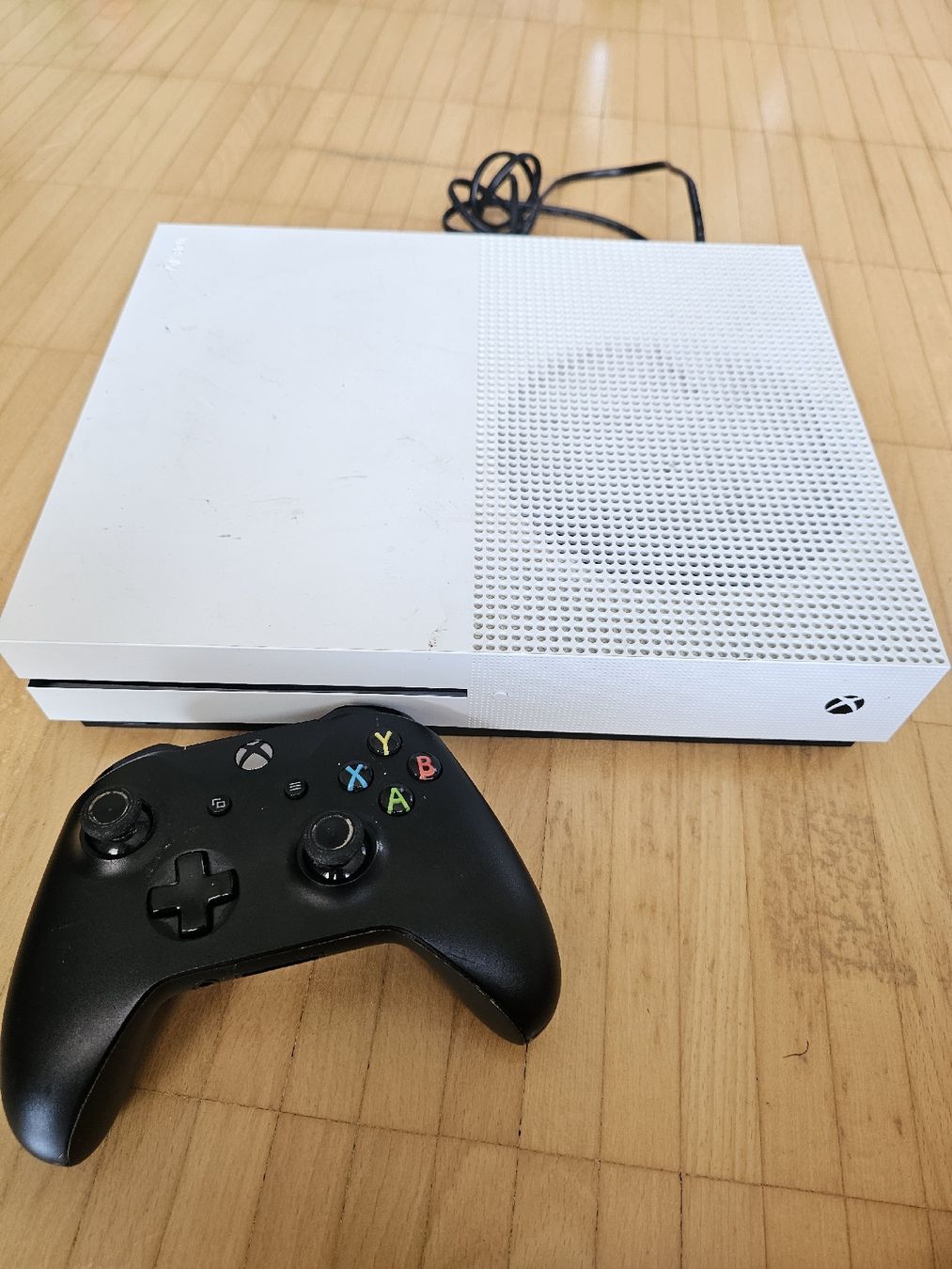 Microsoft Consoles: Xbox One S 1TB Konsole inkl. Controller – D'occasion à Affoltern am Albis par hwulf