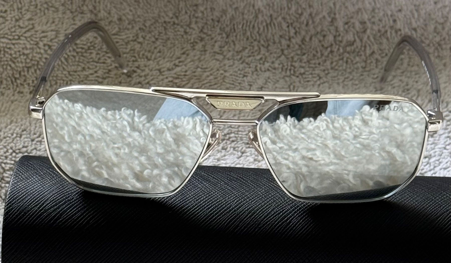 Prada Lunettes & Verres: Prada Sonnenbrille mit Etui – Neuf (Voir description) à Wohlen AG par thr_t5x8 1