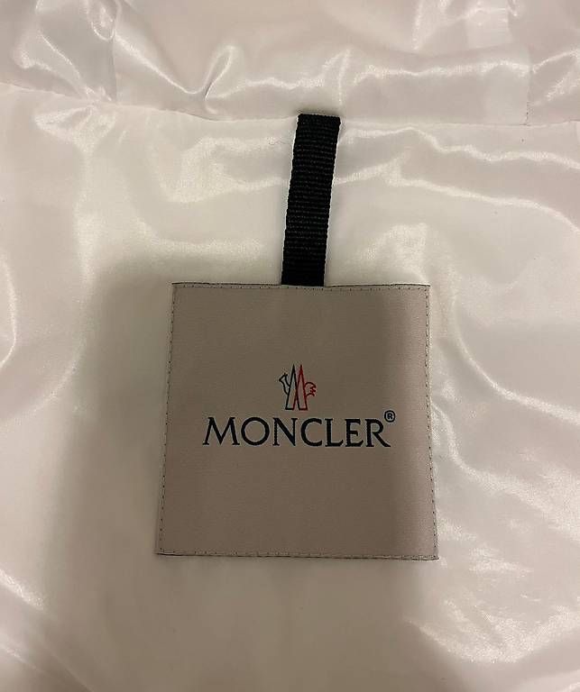Moncler Giacche: Moncler Jacke Damen – Usato da Wattwil venduto da ber_l85q 3