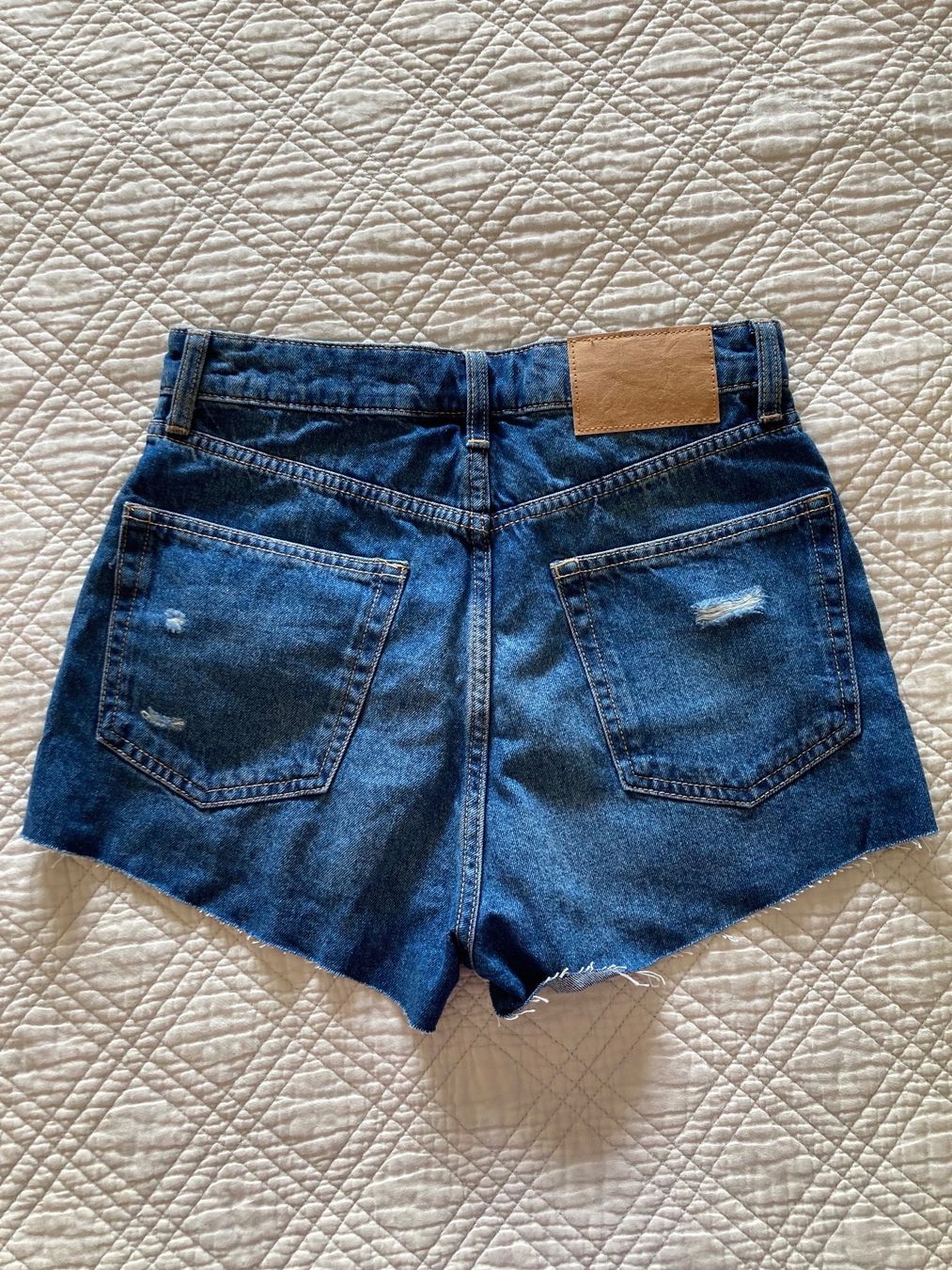 H&M Pantaloni: Short en Jeans – Nuovo (secondo la descrizione) da Lausanne venduto da shabnam.t 1