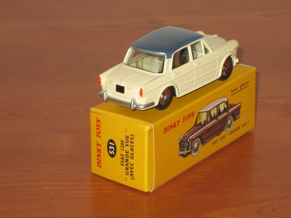DINKY TOYS France : Fiat 1200 Grande Vue, réf. 531, couleur marron