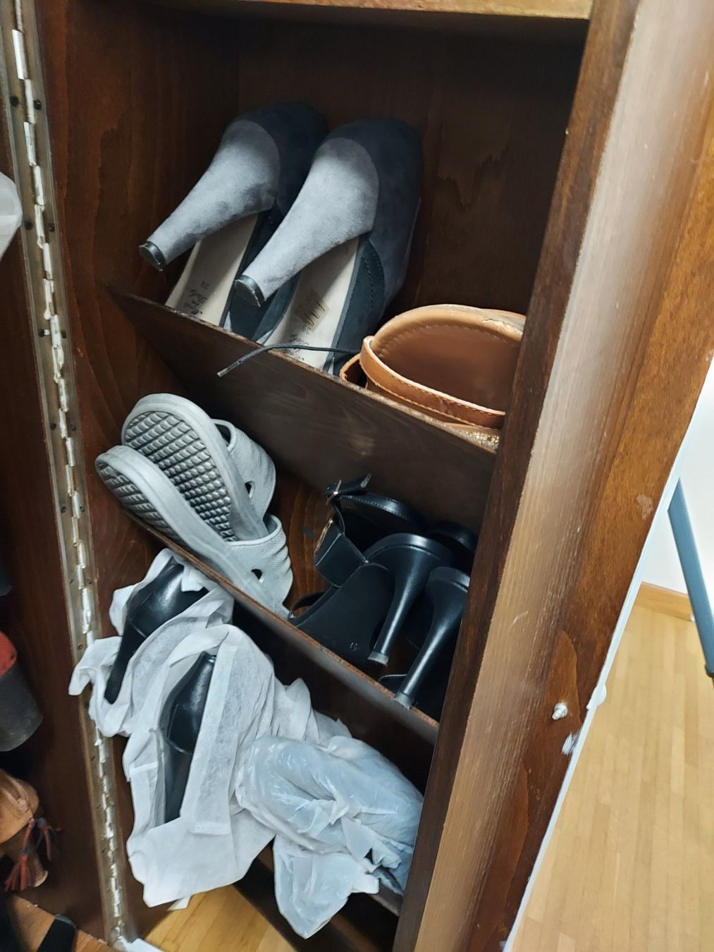 Armoires: SCHUHSCHRANK HOLZ "SHABBY" ANGEMALT – D'occasion à Zeiningen par elcanaja 7