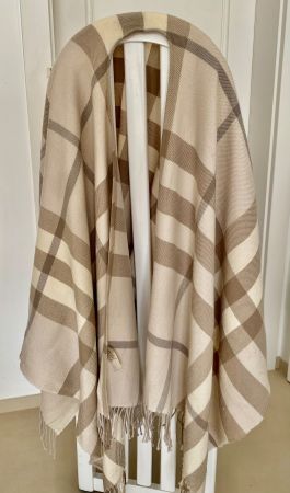 Buerberry Cape/ Poncho