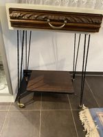 Schicker Beistelltisch mit Schublade & Rollen