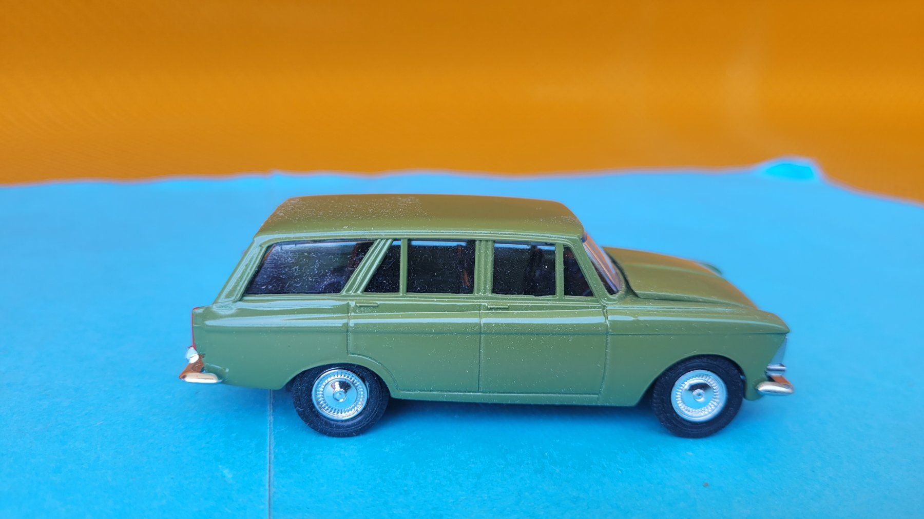 Voitures modèles: Moskwitch 427 break 1:43 – Neuf (Voir description) à Domdidier par Bimbo57