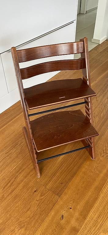 Chaises hautes: Stokke Tripp Trapp Nussbaum – D'occasion à Kastanienbaum par pet_57dn 1