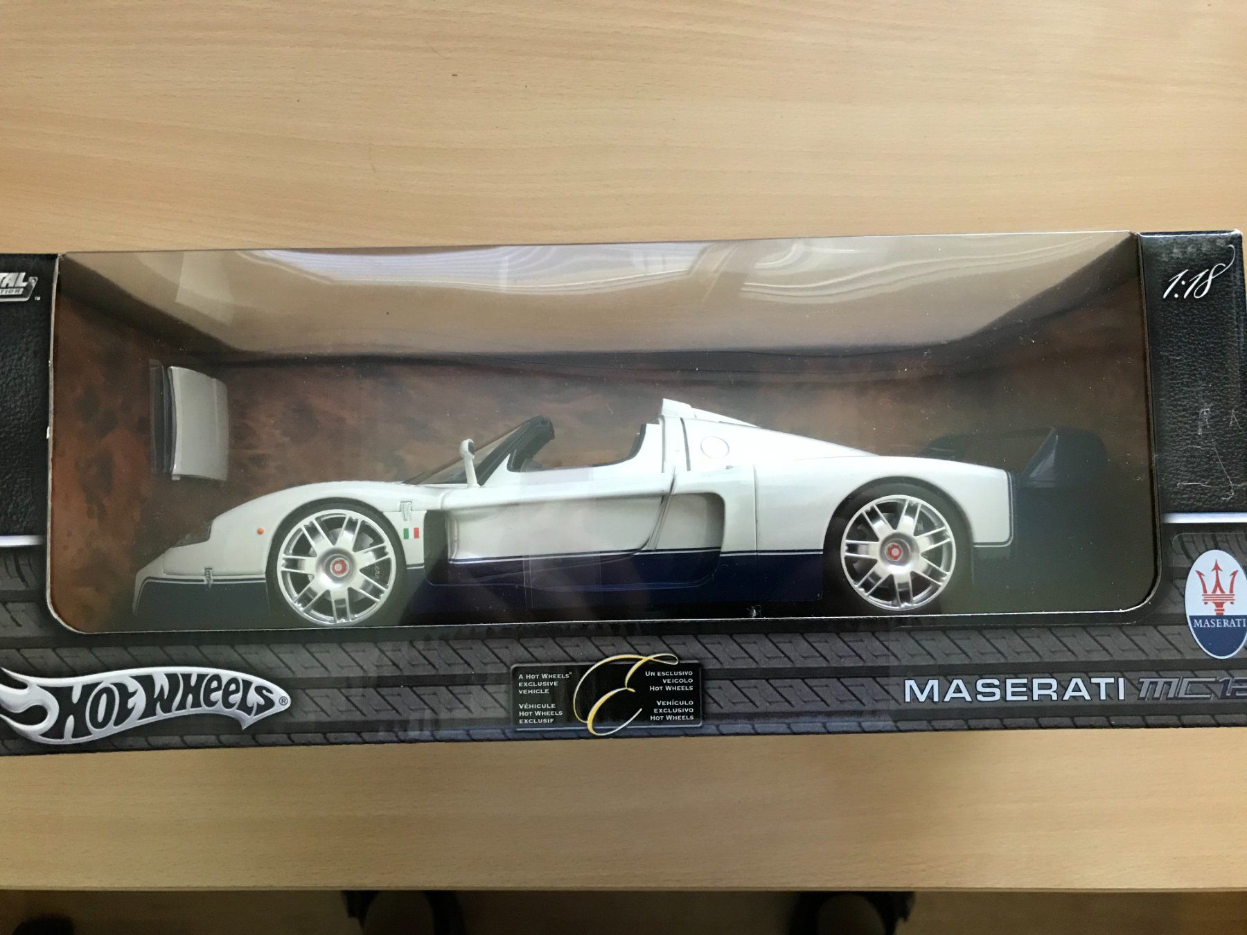 Hot Wheels Modellini d'auto: Maserati MC12 1:18 – Nuovo e nell'imballaggio originale da Reinach AG venduto da Pimpmyburger 1