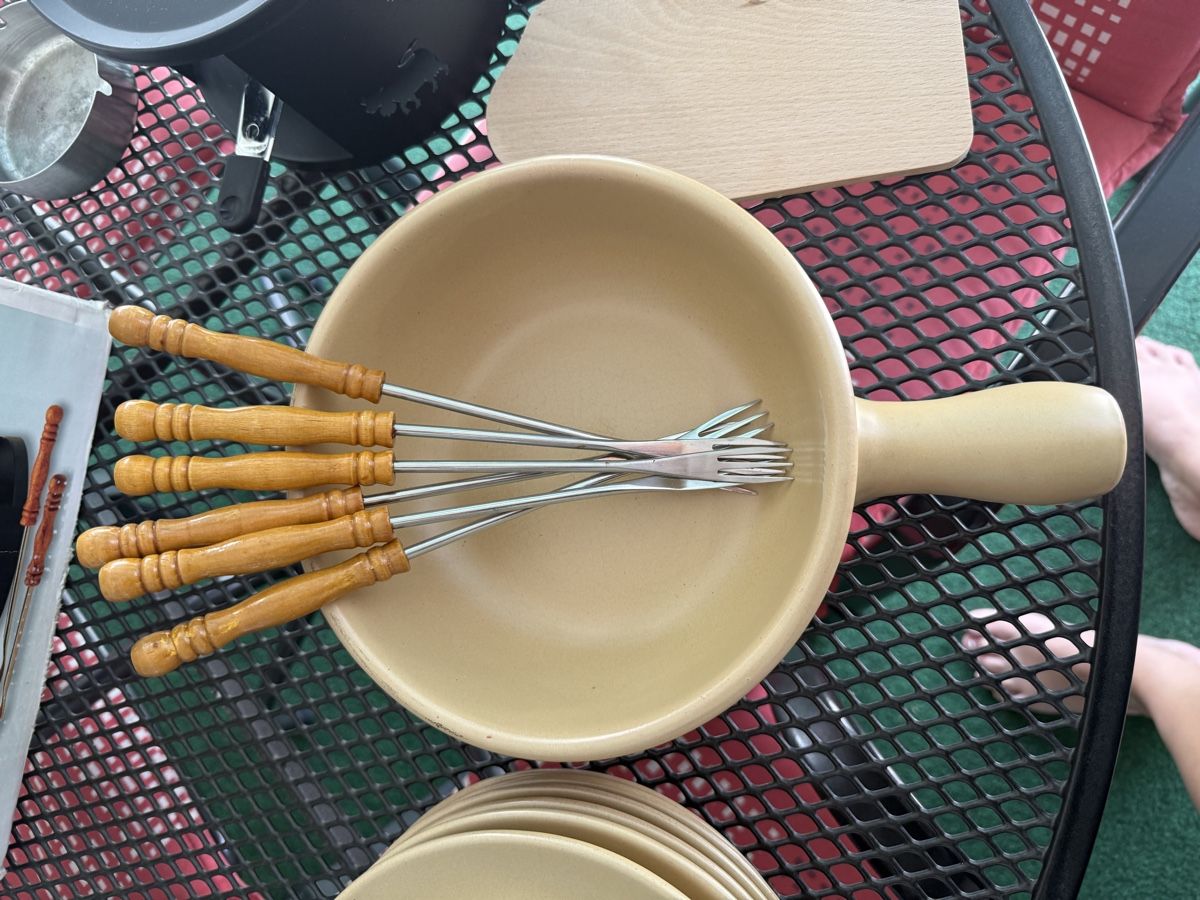 Geschirrsets: Fondue-Set – Gebraucht aus Rothrist von Lon28 3