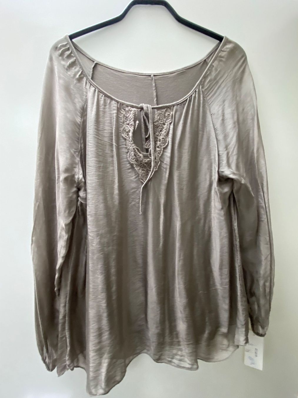 Blusen: Damen Bluse beige mit Spitzen NEU – Neu (gemäss Beschreibung) aus schmerikon von releppak