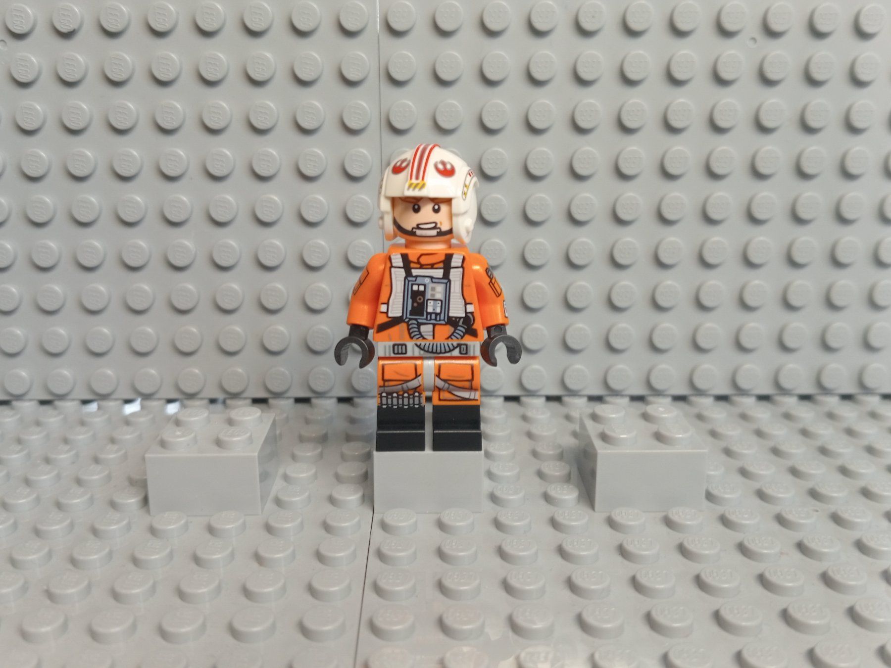 Lego Kit di costruzioni: Lego Star Wars - Luke Skywalker - Pilot – Nuovo (secondo la descrizione) da Arconciel venduto da breakout103