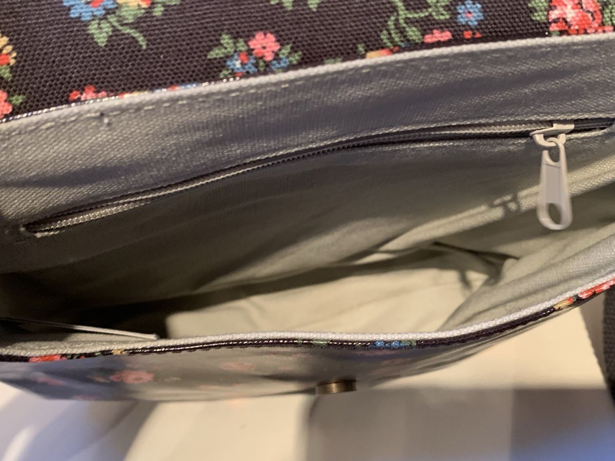 Tulip Borse da donna: Cath Kidston Umhängetasche schwarz mit Blumen – Usato da Nunningen venduto da silvermoon68 4