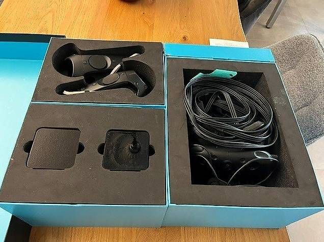 HTC Casco VR: Casque de réalité virtuelle HTC Vive – Nuovo (secondo la descrizione) da Hauterive NE venduto da sofia66 1