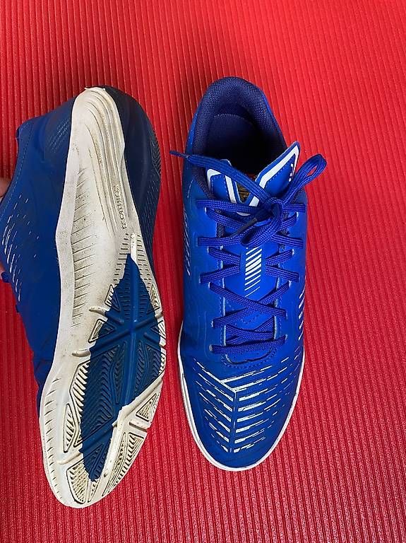 Scarpe da uomo: Hallenturnschuhe Gr. EUR 42, US 9 – Usato da Zürich venduto da sisasu01 1