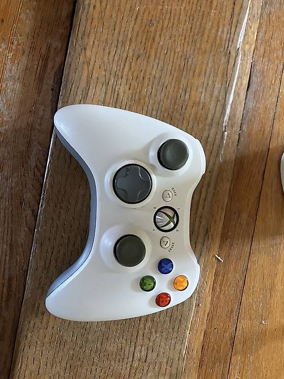 Microsoft Console: XBOX 360 inkl. Spiele und 1 Controller – Usato da Bern venduto da lin_2x8n 1