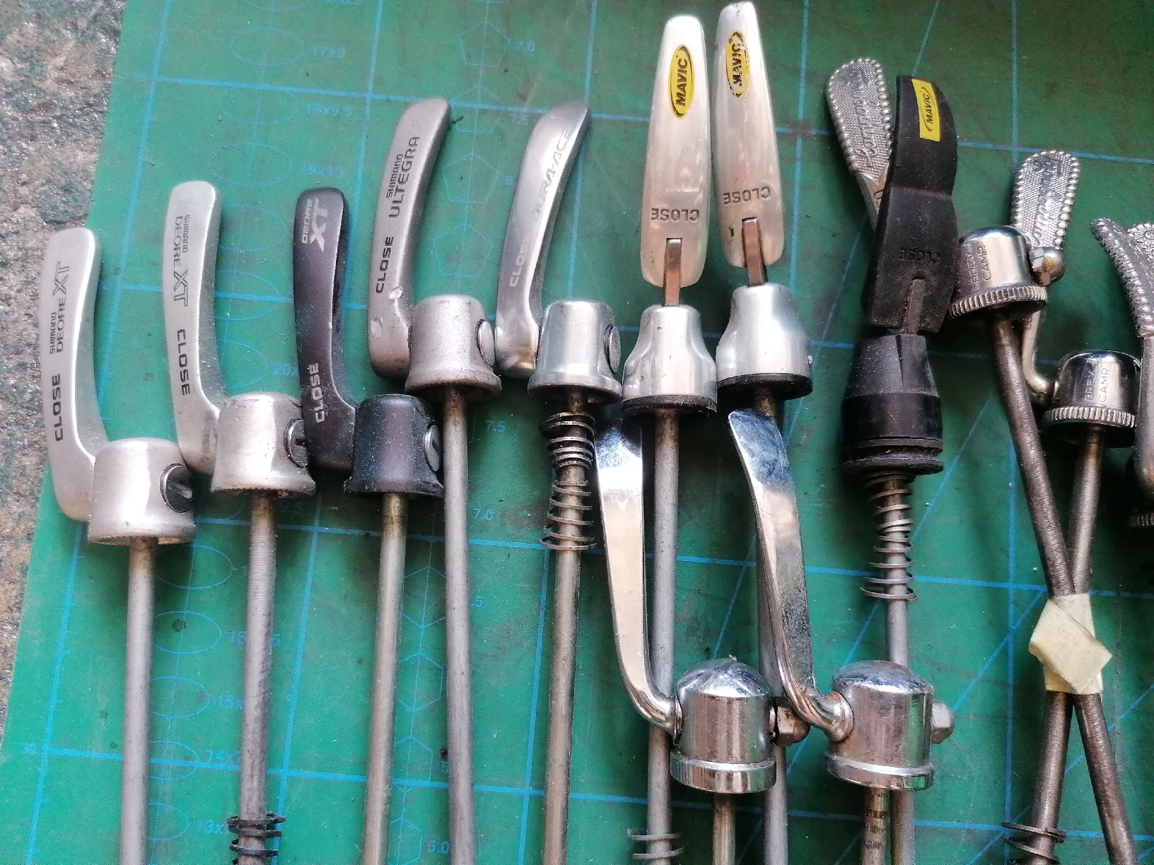 Campagnolo Pezzi di ricambio: Campagnolo & shimano & Mavic Schnellspanner  – Usato da Lausanne venduto da Frankenstein 1
