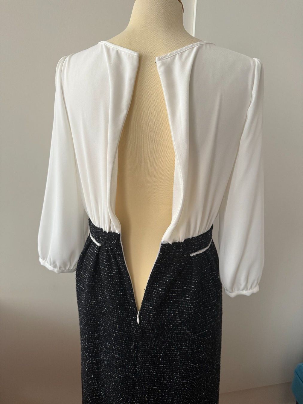 Robes: Robe élégante noire et blanche – Neuf (Voir description) à Le Locle par tchanatakoua 9