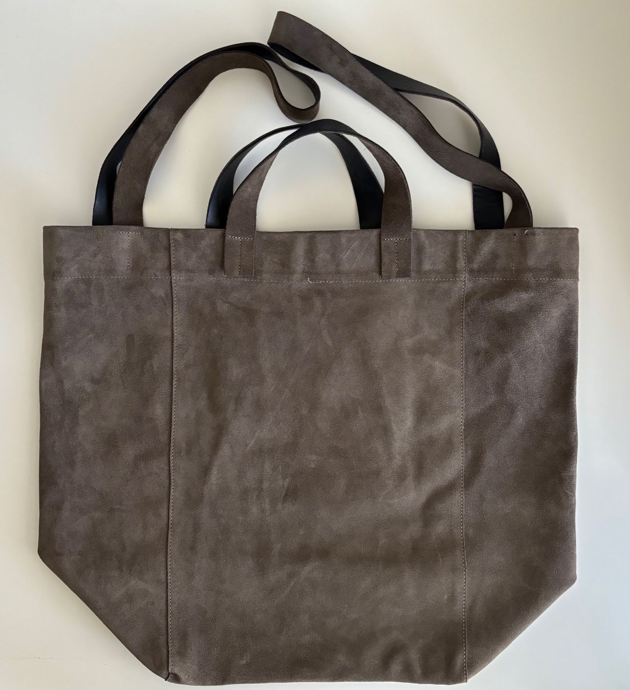 Massimo Dutti Taschen: Large Massimo Dutti suede Shopper – Gebraucht aus Zürich von hol_bc6v 1