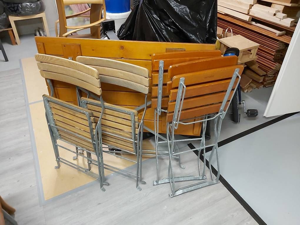 Set di tavolo e panche: Klapptisch mit 4 Klappstühle – Usato da Stalden (Sarnen) venduto da chr_s5xx
