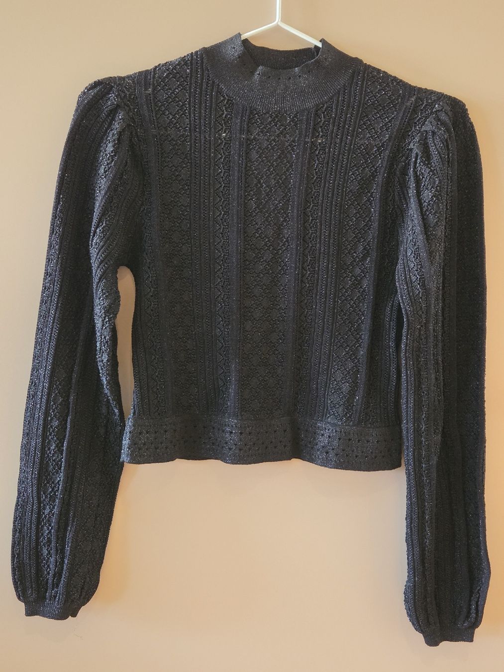 Pullover & Sweatshirts: Schwatzer Glitzerpullover – Gebraucht aus Emmen von GrabandGo