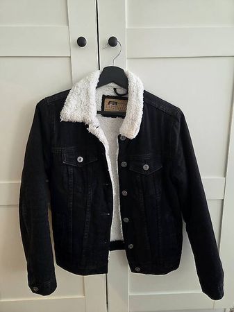 Warme schwarze Jeansjacke XS/S