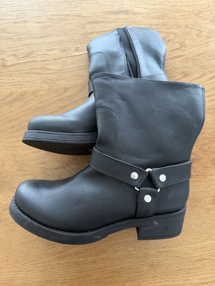 Scarpe da donna: Boots, schwarz, Gr. 40 – Usato da Zürich venduto da JBZH 1