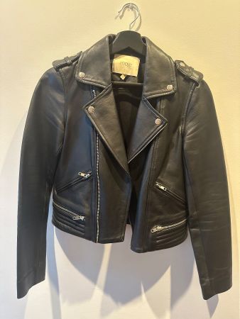 Maje Lederjacke schwarz – Bikerstil, echtes Leder, Gr. 34
