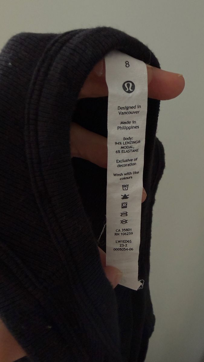 Lululemon Top: Lululemon Top schwarz, Gr. 8 – Nuovo (secondo la descrizione) da Lausen venduto da sim_hgp6 2