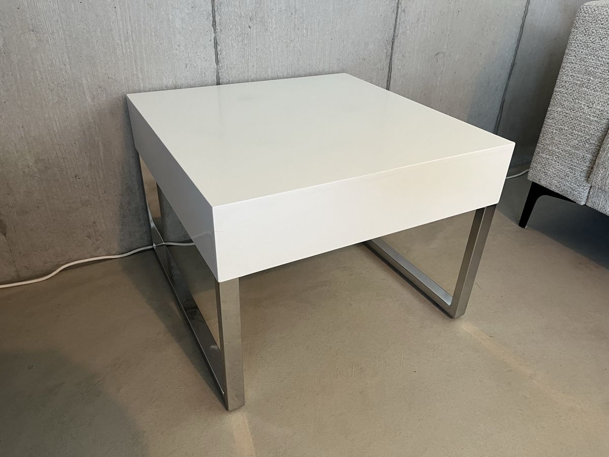 Tavoli: Eleganter Beistelltisch weiss – Usato da Zürich venduto da Winiman