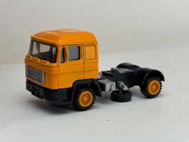 GB5- New Ray MAN Sattelzug Maschine orange
