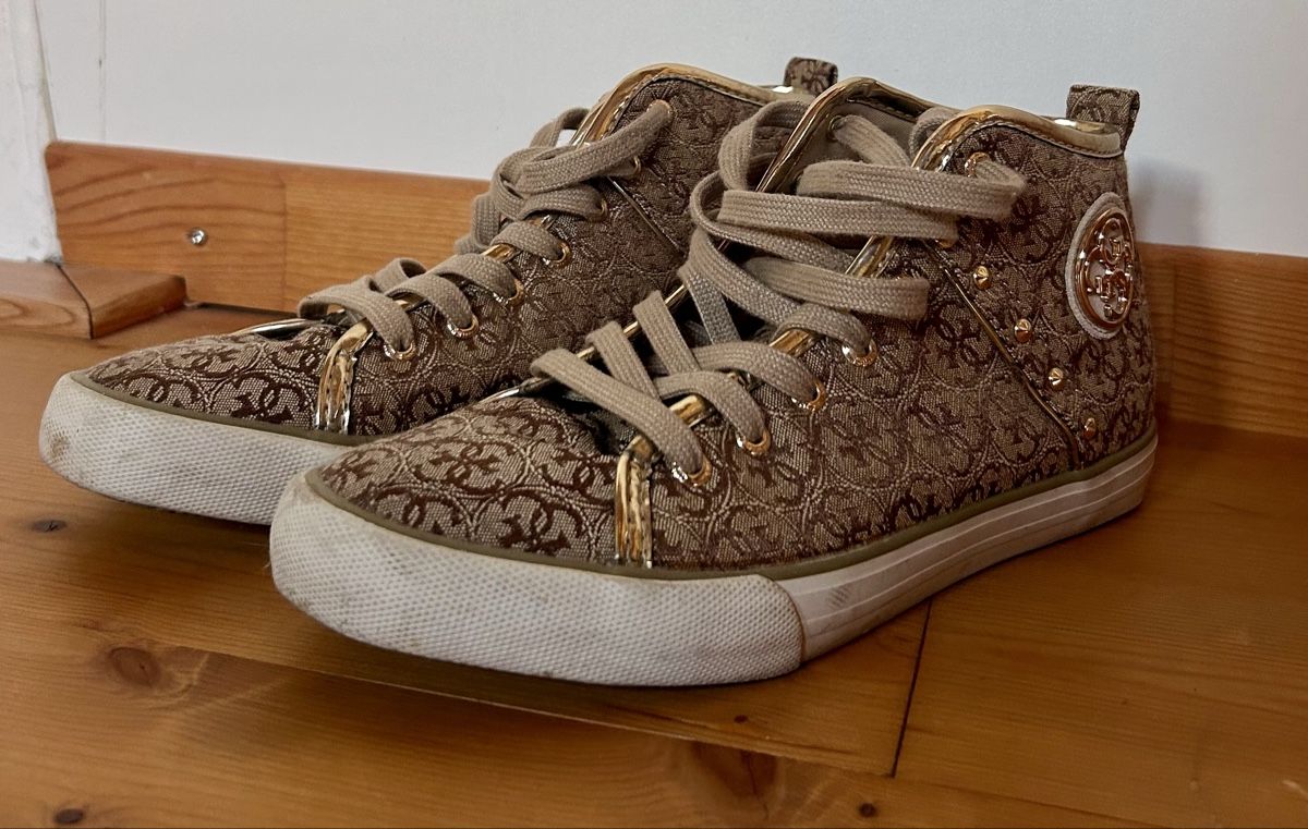 Guess Scarpe da donna: Guess Sneakers  – Usato da Hochfelden venduto da AlexandraRosenberg
