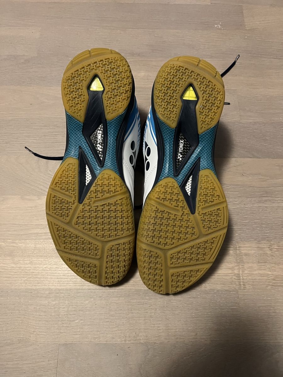 Yonex Chaussures hommes: Chaussures Yonex – D'occasion à Cottens FR par piotrivitch 3