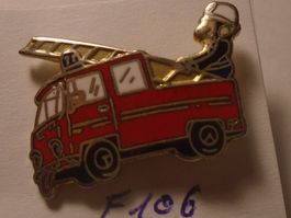 1 Feuerwehr Auto Pompiers Pin (F106)