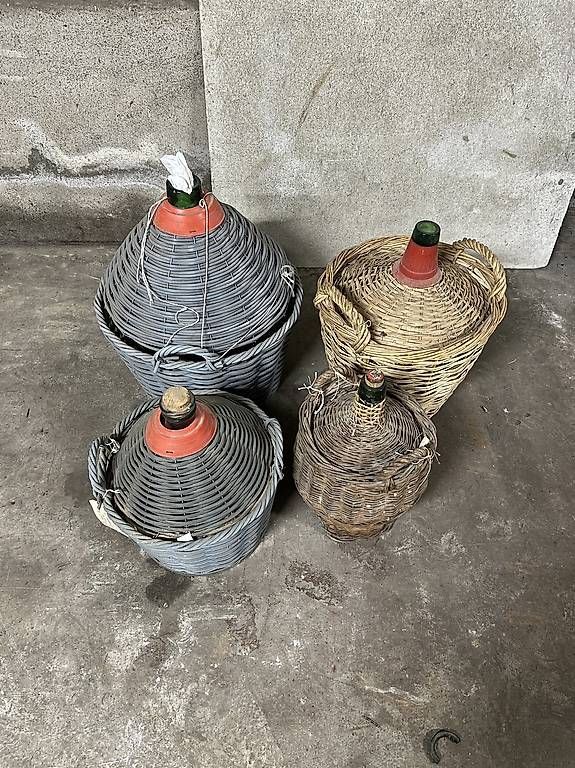 Flaschen: Lot de 4 bonbonnes  – Gebraucht aus Delémont von pet_qf6g 1