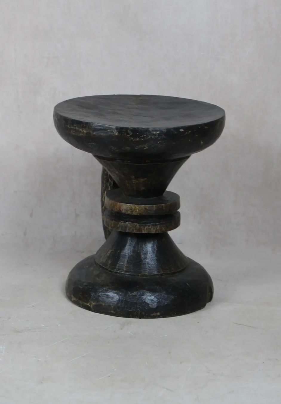 Sgabelli: Handgefertigter Hocker aus Afrika – Usato da Richterswil venduto da 0207lifestyle 1